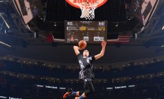 开云体育直播-活塞逆转太阳，小贾伦·杰克逊如何从阴影中崛起，成为关键先生