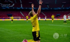 开云体育app-曼联逆转塞维利亚，阿拉巴完成帽子戏法的简单介绍