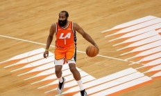 开云官网-雷霆完胜青岛队，哈登高光表现