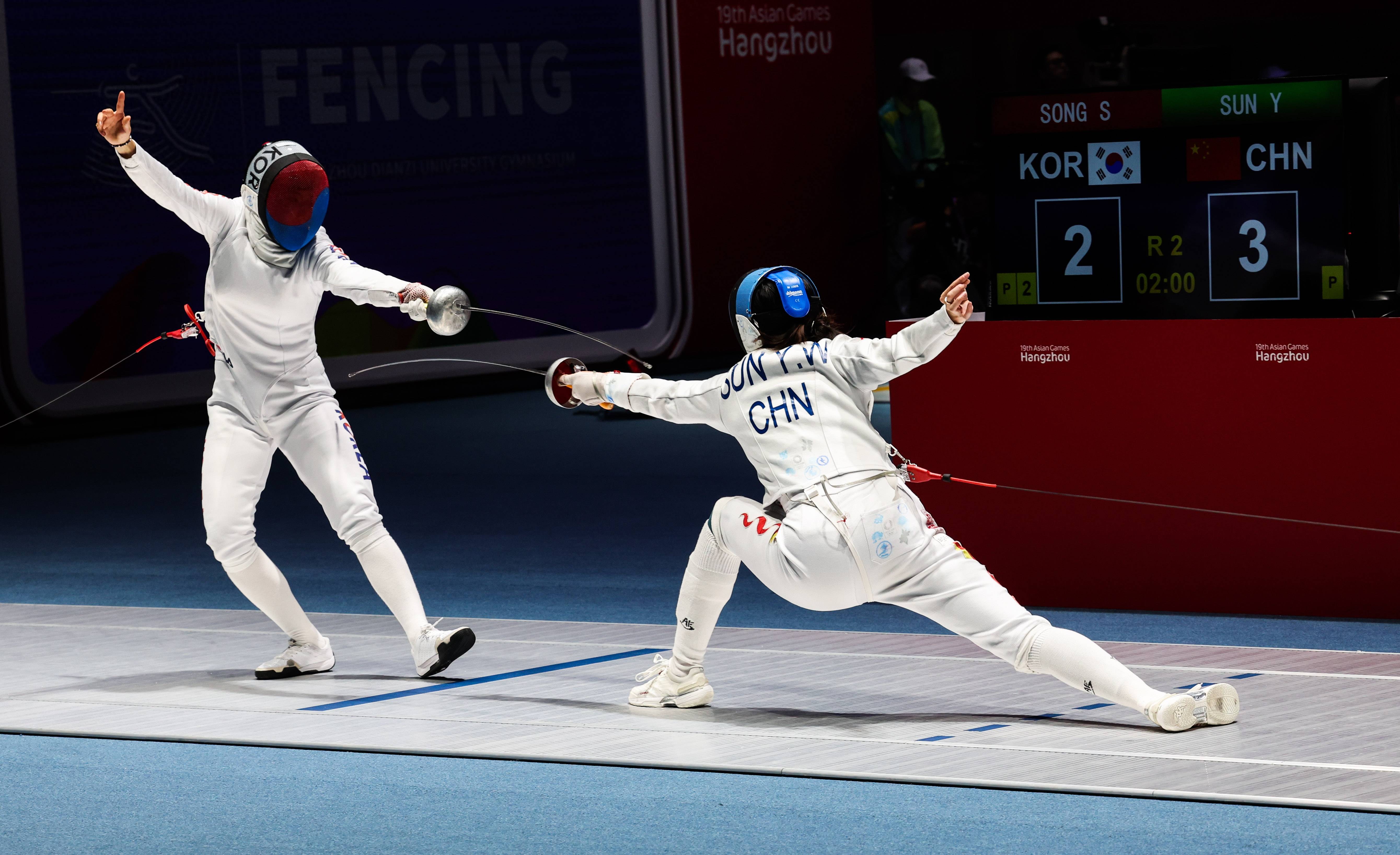 日本选手在击剑比赛中霸气侧漏