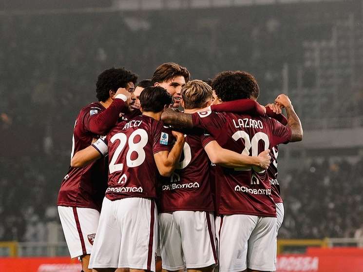 关于AC米兰双雄再战，意甲冠军之争愈发激烈的信息