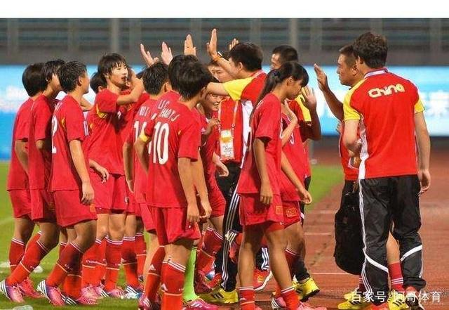 包含捷克女足携手中国晋级强，赛场上再续战的词条