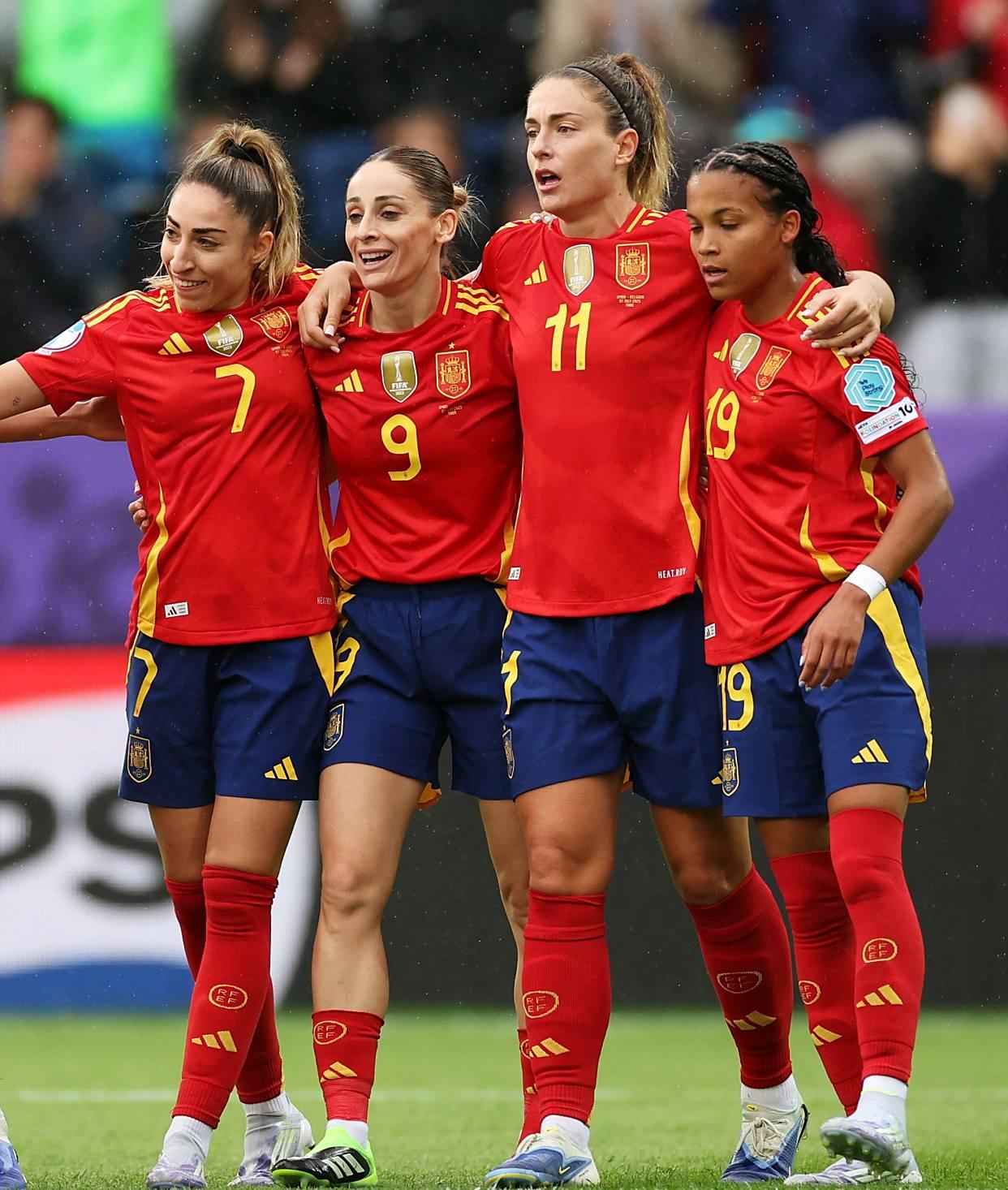 包含葡萄牙队惨遭逆转，小组出线前景一片黑暗的词条