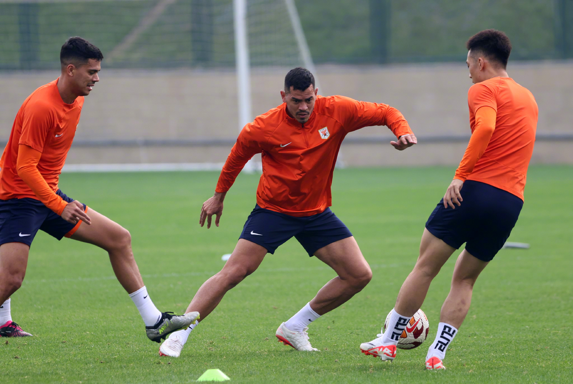 关于摩尔多瓦队在场上表现稳健，赢得胜利的信息