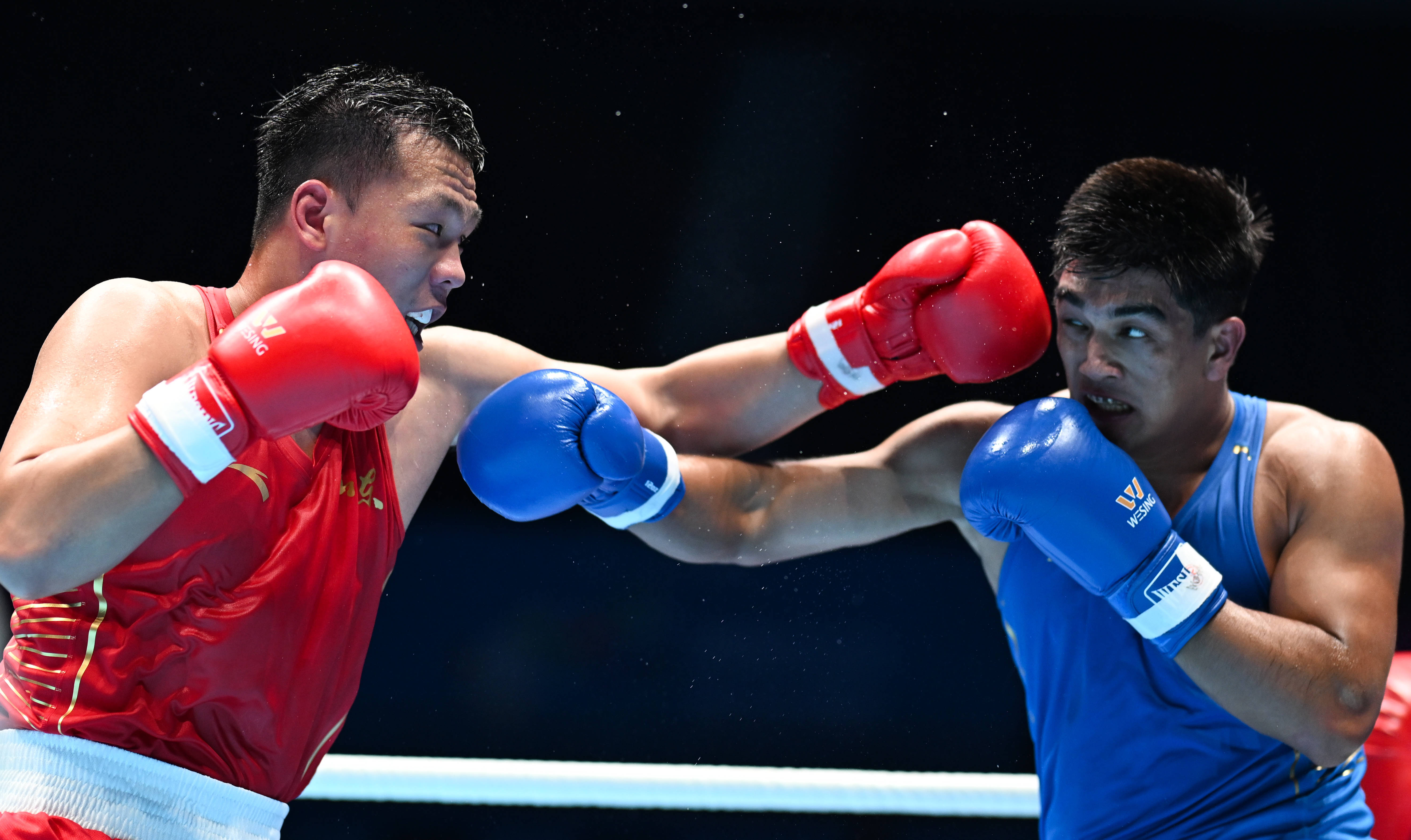 男子拳击决赛竞争激烈,冠军属于最强者 男子拳击决赛竞争激烈,冠军属于最强者