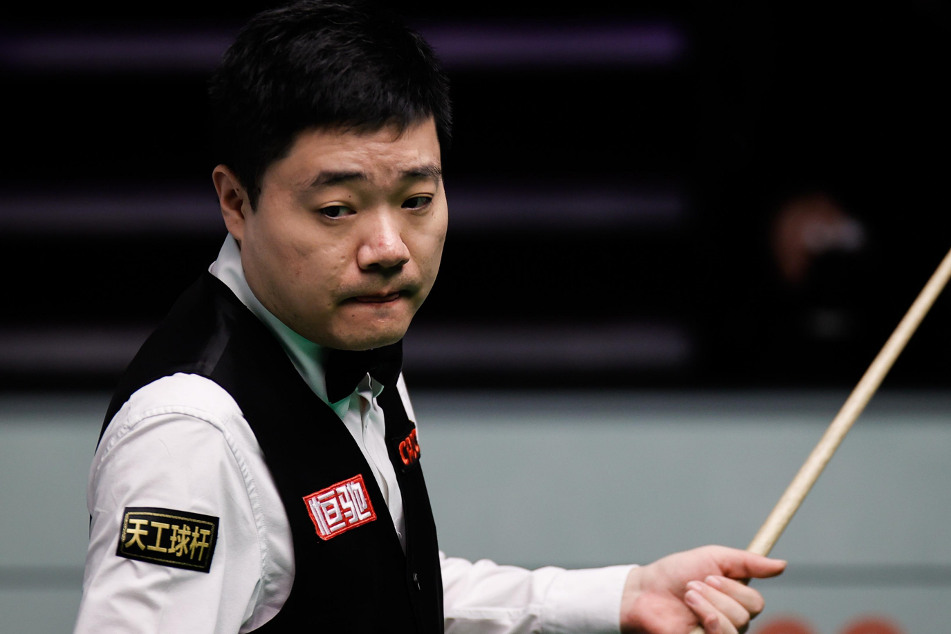 关于势均力敌的对决，胜负难分丝丝入扣的信息