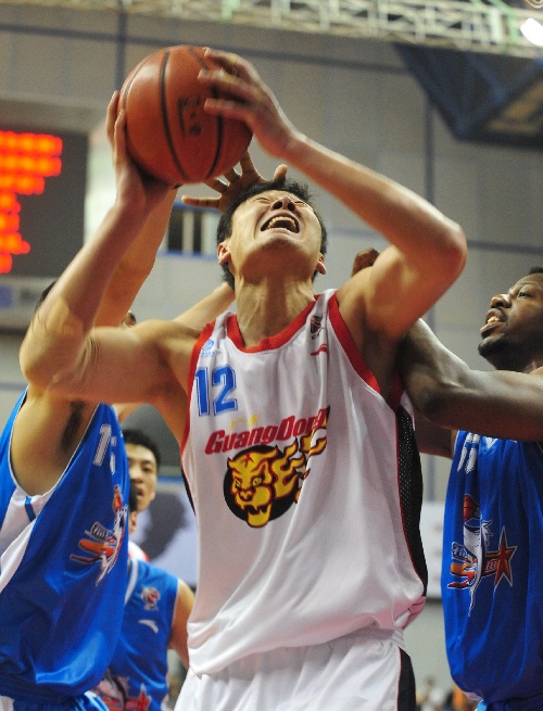 福建队主场迎战广东队，东部领袖之争