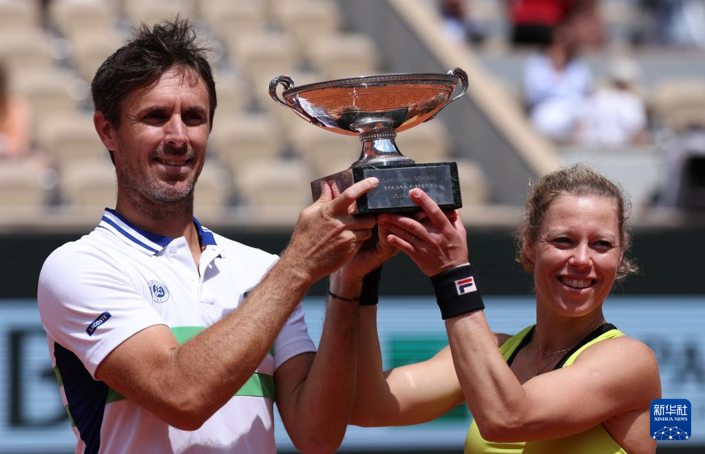 包含法国网球队完胜美国网球队，穆雷送出助攻的词条