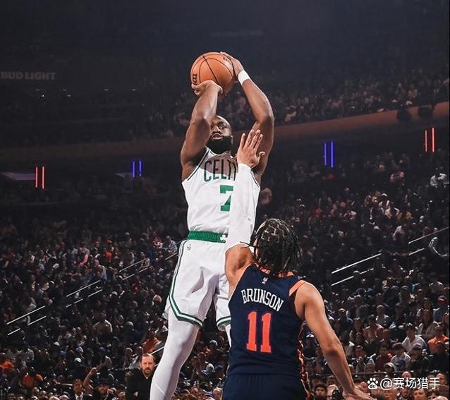 关于阿根廷男篮鏖战热火B队，塔图姆三分雨点燃全场的信息