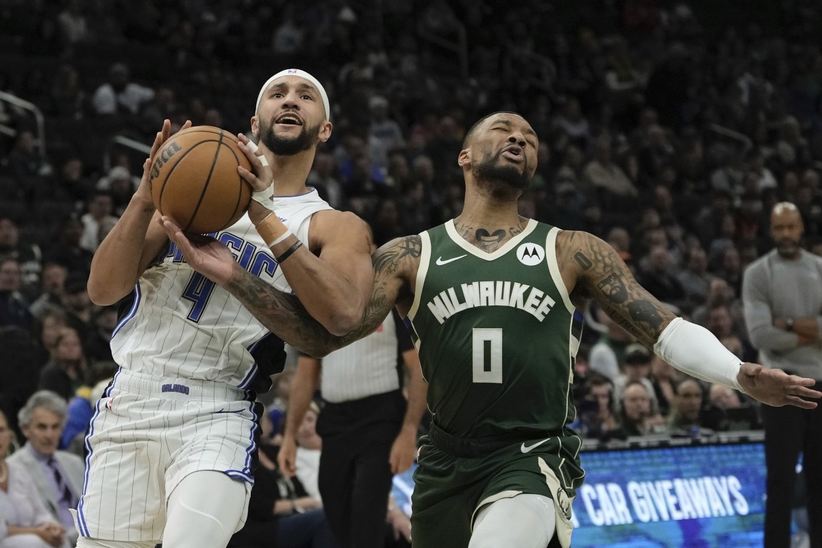 雄鹿鏖战灰熊，欧文点燃赛场