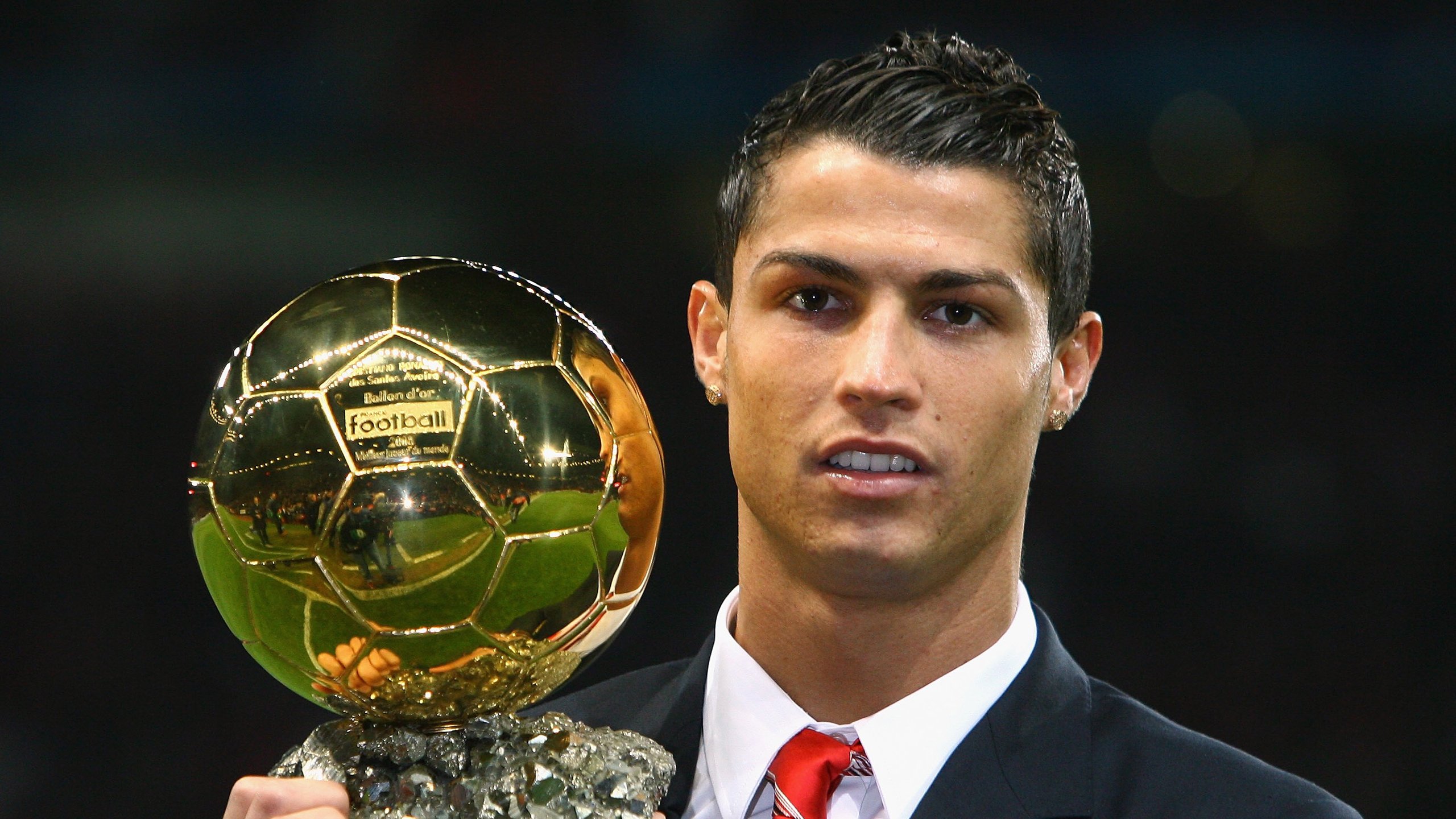 赛道与球场的双重奏鸣，F1新赛季揭幕战之夜，恩比德全场最佳无争议