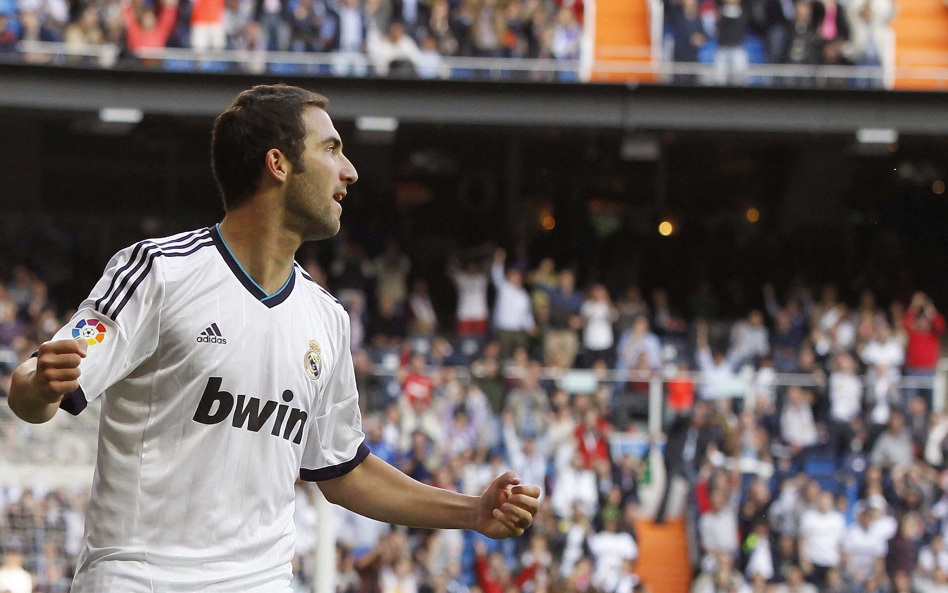 世界排名争夺战之夜,奥亚尔萨瓦尔主宰比赛走向