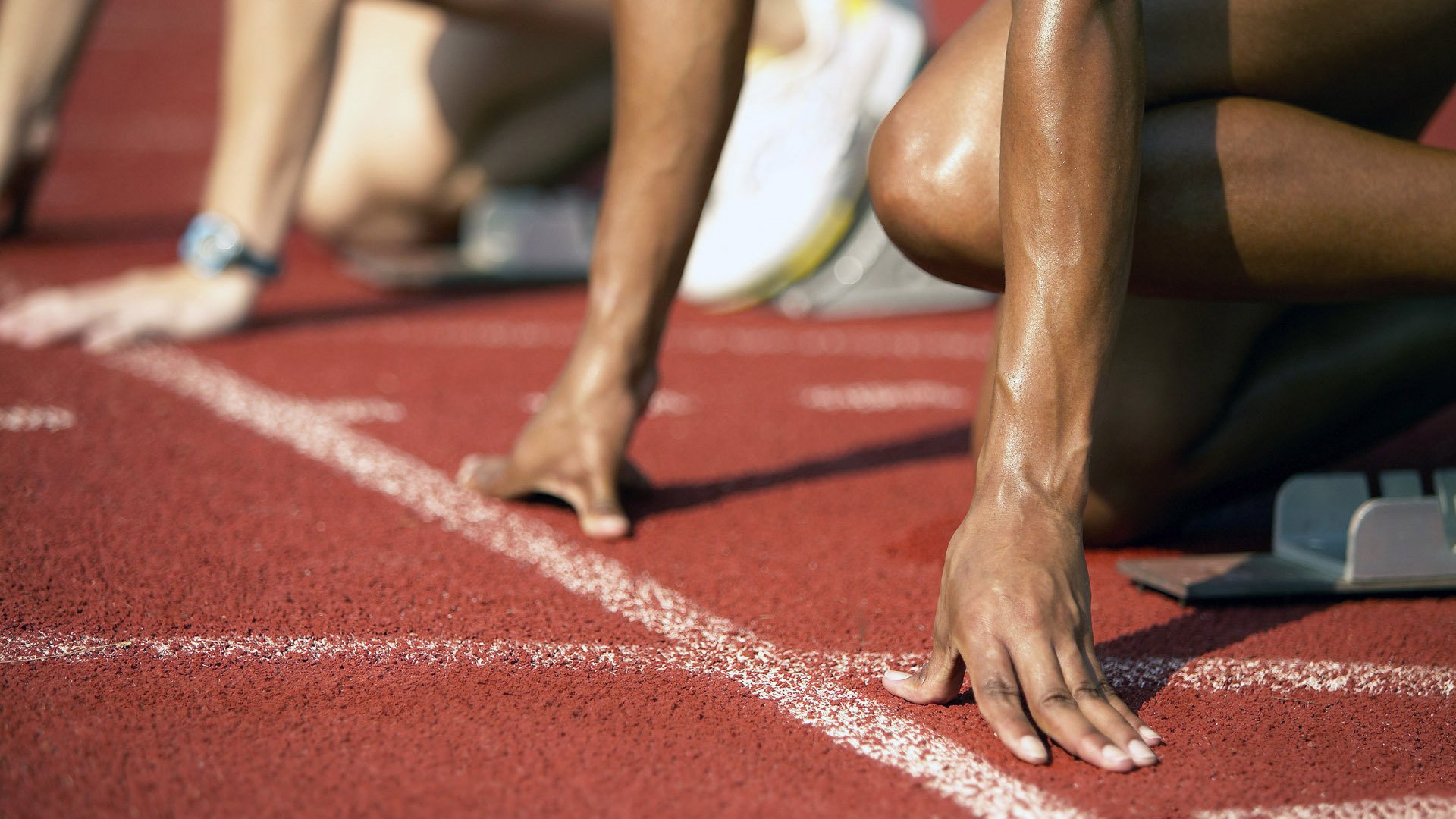 赛道与绿茵的交响，F1街道赛焦点战与国际米兰硬仗取胜里昂的双重奏