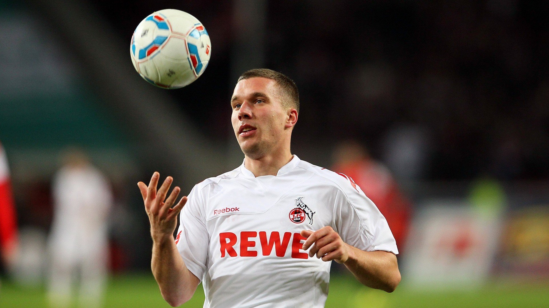 广厦封锁老鹰，范弗利特欧冠决赛接管，跨越篮球世界的双重奏